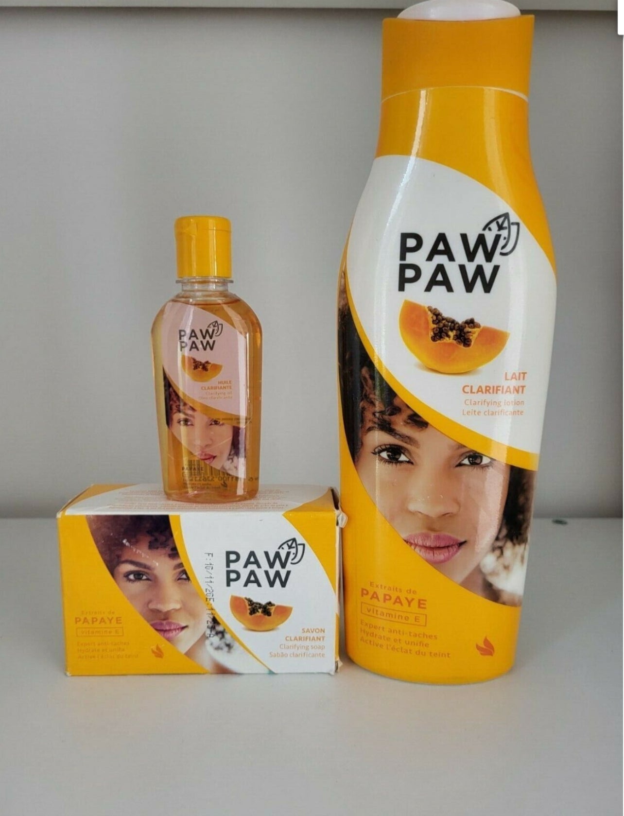 GAMME DE SOIN CORPOREL CLARIFIANT À LA PAPAYE RICHE EN VITAMINE E " PAW PAW ”