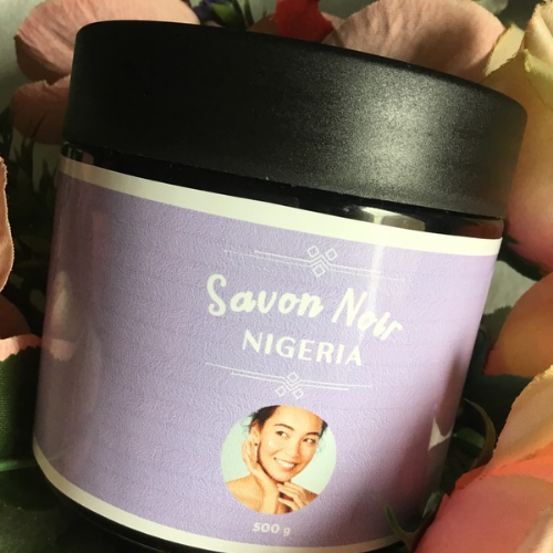 SAVON NOIR ÉCLAIRCISSANT DU NIGERIA POUR PEAUX NOIRES ET MÉTISSÉES 500g